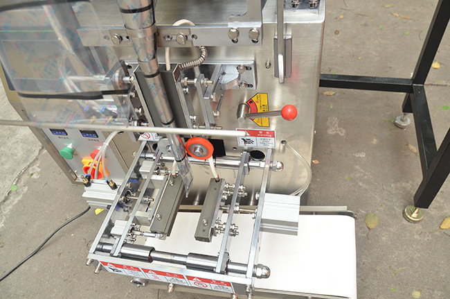 多物料自動包機 橫封 豎封 制袋 機器結(jié)構(gòu)